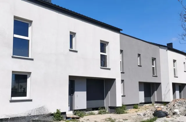 Duży dom pięć pokoi z garażem jeszcze dwa dostępne – zdjęcie 7
