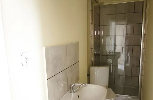 Solidny dom z cegły, blisko lasu, b.dobra komunikacja – zdjęcie 3
