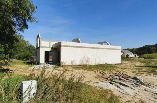 Przestronny dom 142 m2 z garażem, duża działka w lesie,blisko Osieczna – zdjęcie 9